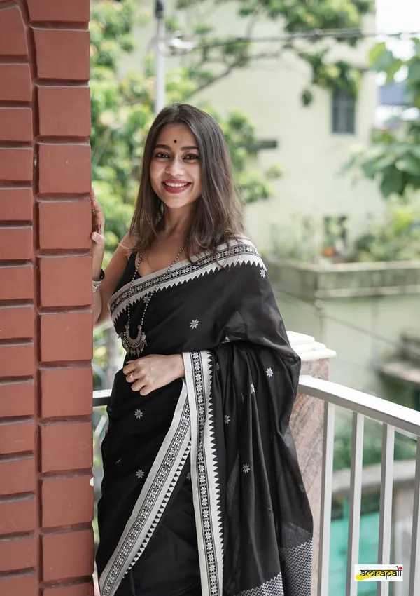 Black_Banarasi_Silk_Traditional_Wear_Saree