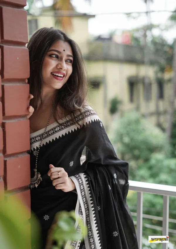Black_Banarasi_Silk_Traditional_Wear_Saree