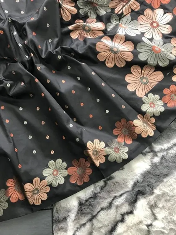 Black_Banarasi_Silk_Traditional_Wear_Saree