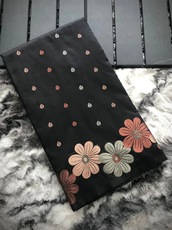 Black_Banarasi_Silk_Traditional_Wear_Saree