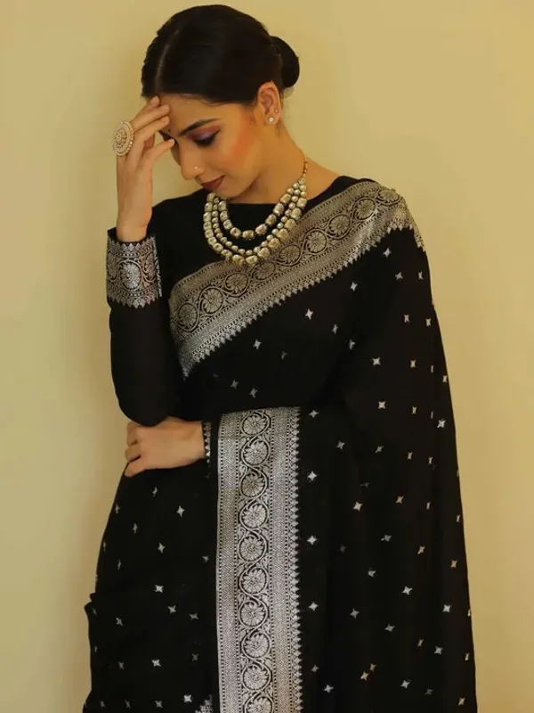Black_Banarasi_Silk_Traditional_Wear_Saree