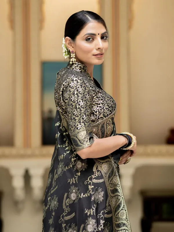 Black_Banarasi_Silk_Traditional_Wear_Saree