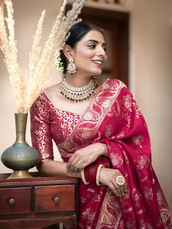 Pink_Banarasi_Silk_Traditional_Wear_Saree