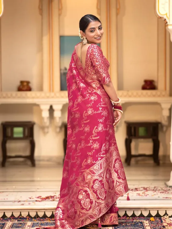 Pink_Banarasi_Silk_Traditional_Wear_Saree