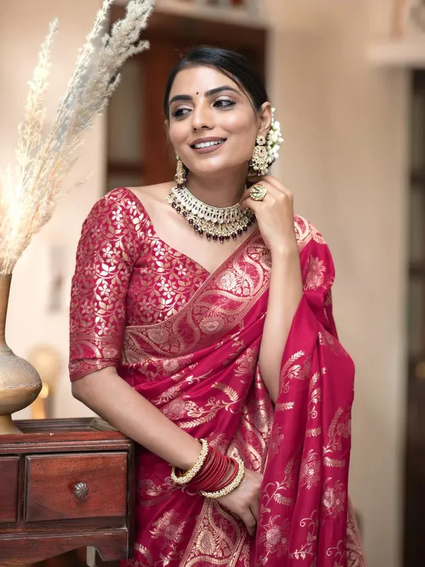 Pink_Banarasi_Silk_Traditional_Wear_Saree