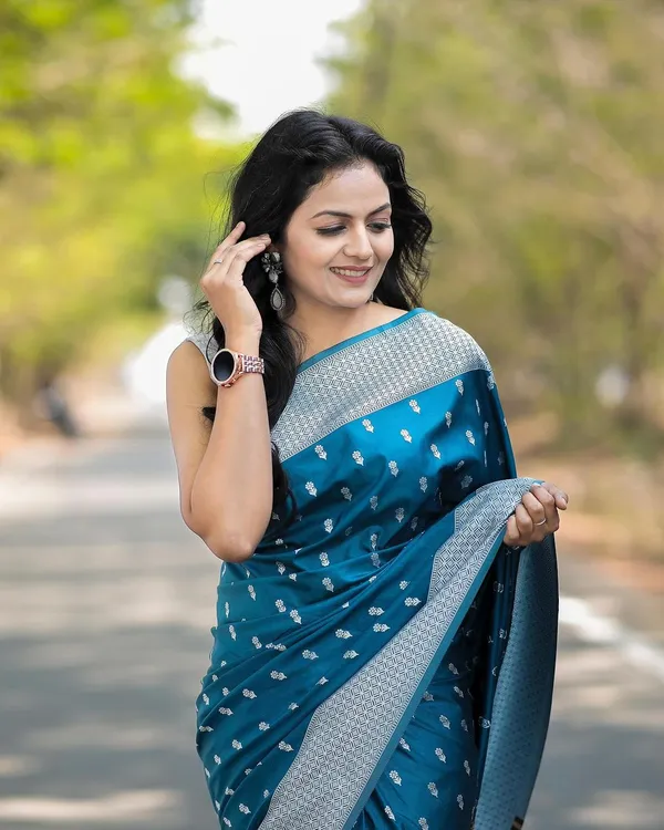 Firoji_Banarasi_Silk_Traditional_Wear_Saree