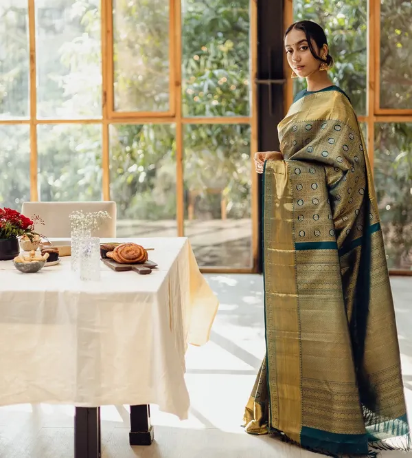Gold_Banarasi_Silk_Traditional_Wear_Saree