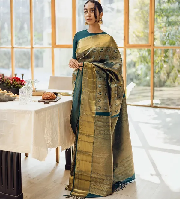 Gold_Banarasi_Silk_Traditional_Wear_Saree