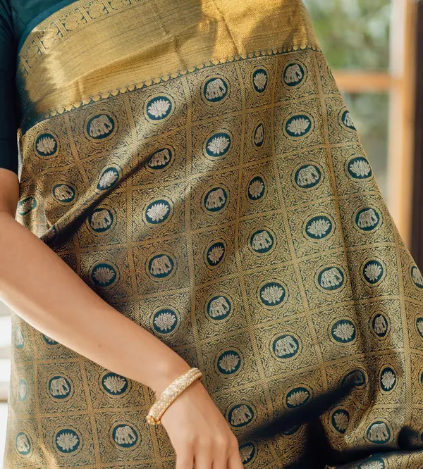Gold_Banarasi_Silk_Traditional_Wear_Saree