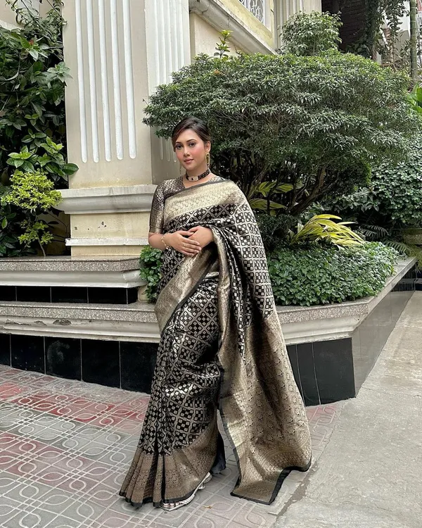 Gold_Banarasi_Silk_Traditional_Wear_Saree