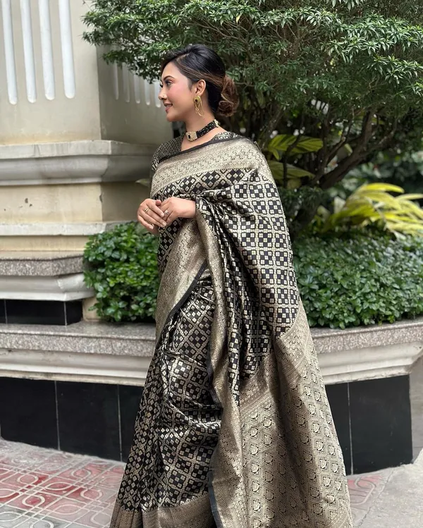 Gold_Banarasi_Silk_Traditional_Wear_Saree