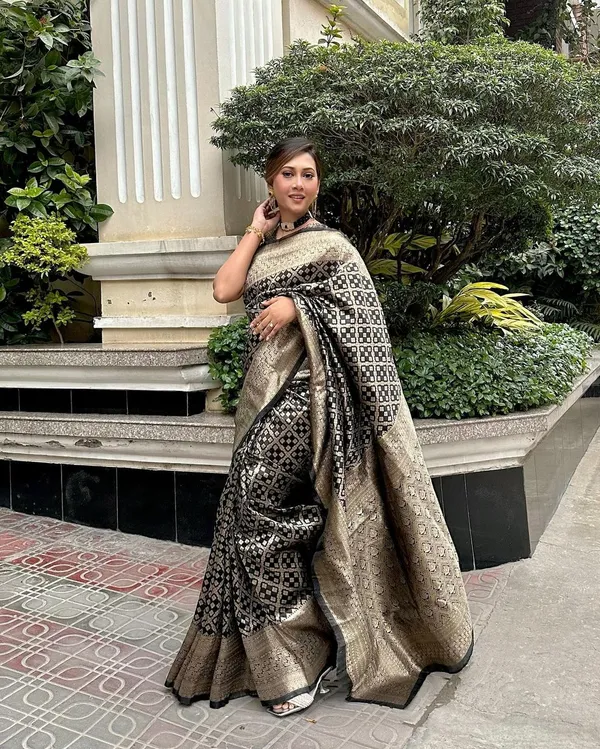 Gold_Banarasi_Silk_Traditional_Wear_Saree