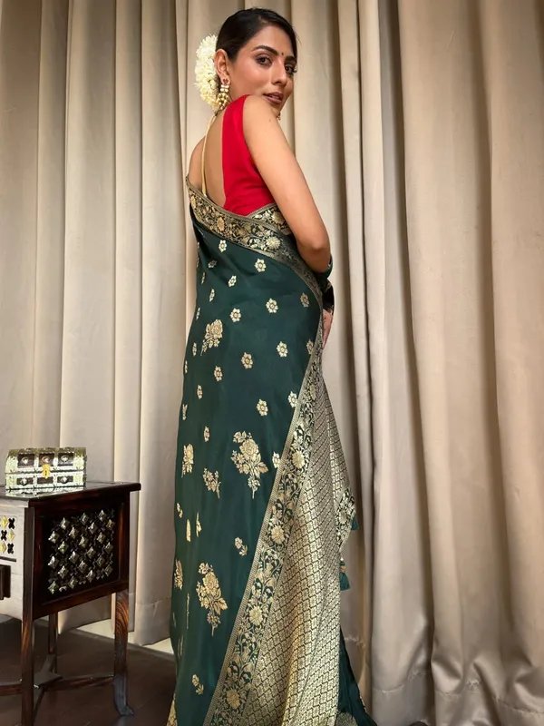 Green_Banarasi_Silk_Traditional_Wear_Saree