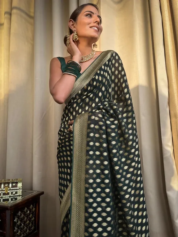 Green_Banarasi_Silk_Traditional_Wear_Saree