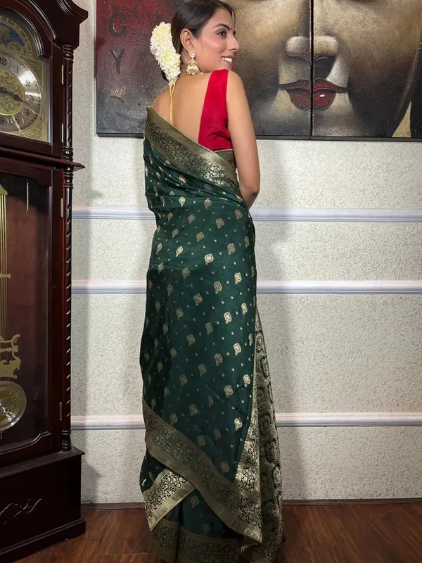Green_Banarasi_Silk_Traditional_Wear_Saree