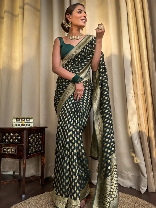 Green_Banarasi_Silk_Traditional_Wear_Saree