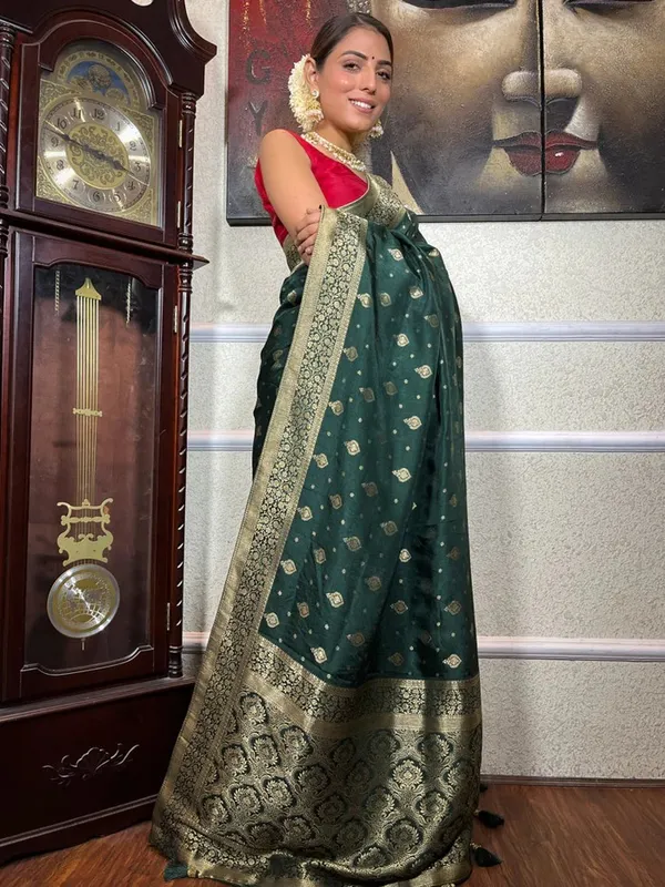 Green_Banarasi_Silk_Traditional_Wear_Saree