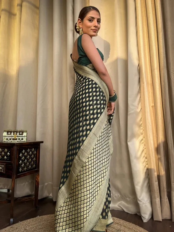 Green_Banarasi_Silk_Traditional_Wear_Saree