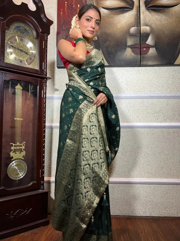 Green_Banarasi_Silk_Traditional_Wear_Saree