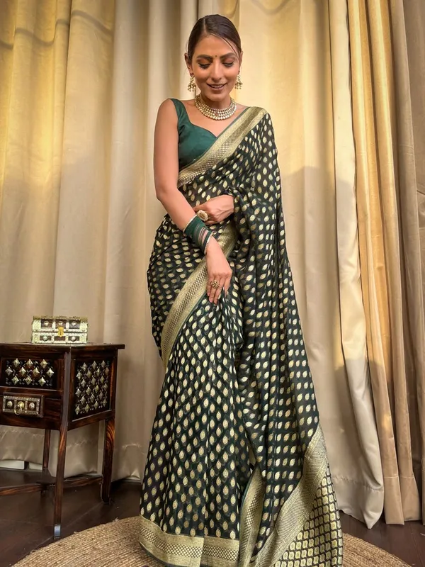 Green_Banarasi_Silk_Traditional_Wear_Saree