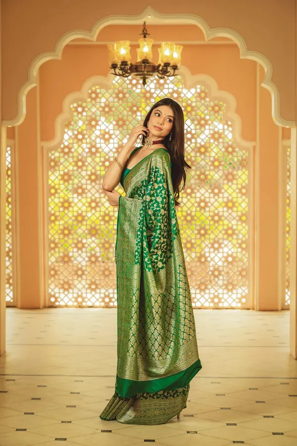 Green_Banarasi_Silk_Traditional_Wear_Saree