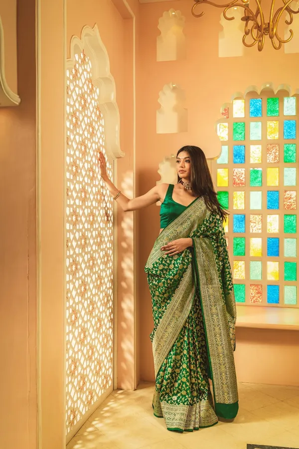 Green_Banarasi_Silk_Traditional_Wear_Saree