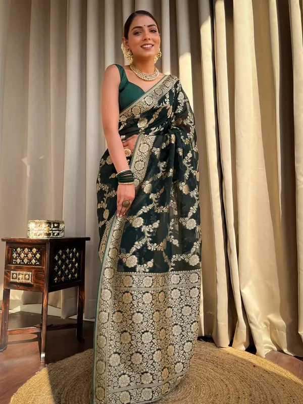 Green_Banarasi_Silk_Traditional_Wear_Saree