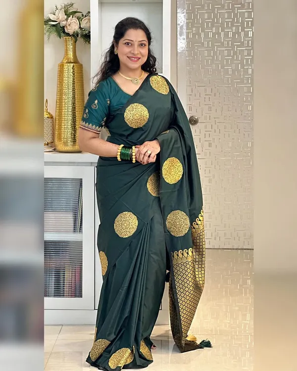 Green_Banarasi_Silk_Traditional_Wear_Saree