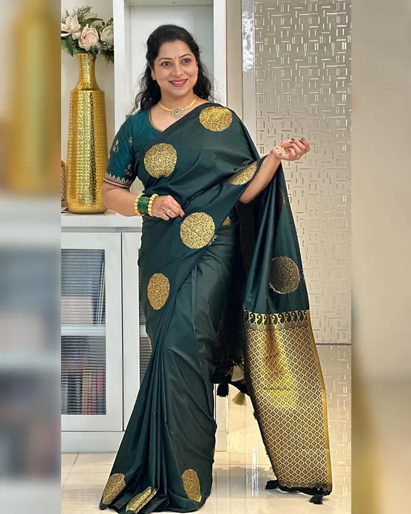 Green_Banarasi_Silk_Traditional_Wear_Saree