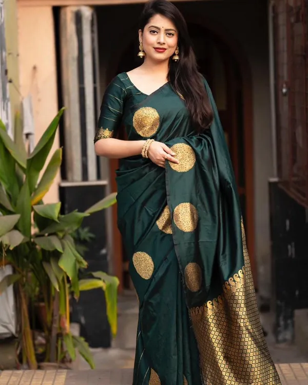 Green_Banarasi_Silk_Traditional_Wear_Saree
