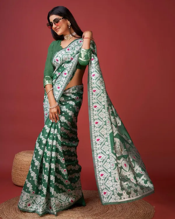 Green_Banarasi_Silk_Traditional_Wear_Saree