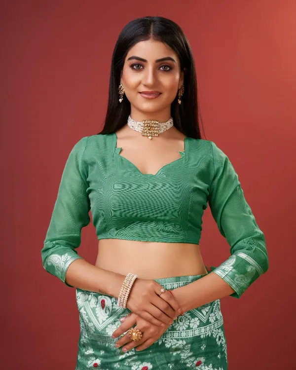 Green_Banarasi_Silk_Traditional_Wear_Saree