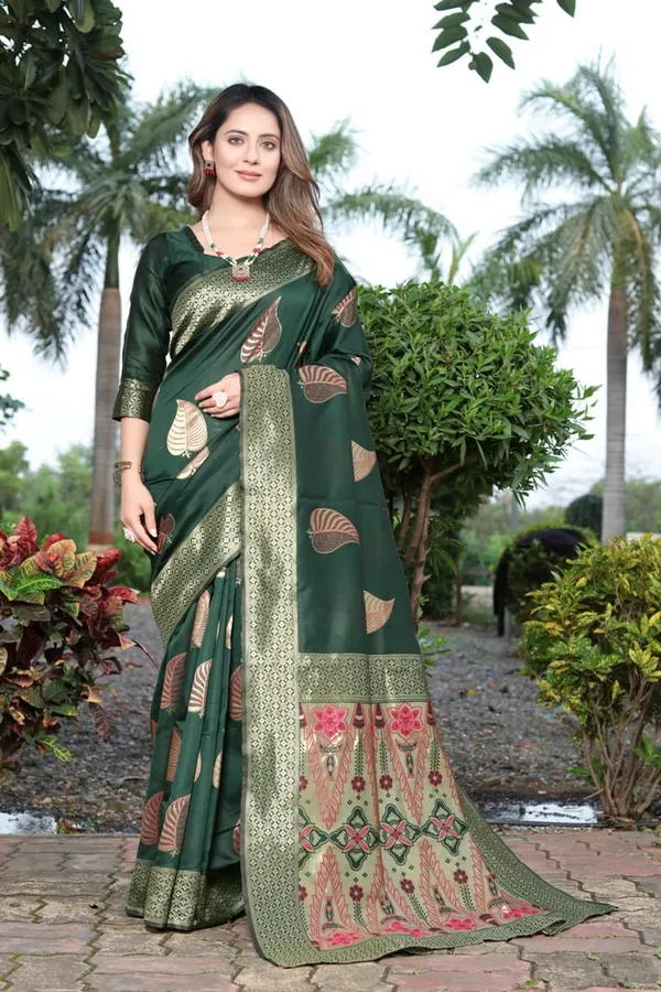 Green_Banarasi_Silk_Traditional_Wear_Saree