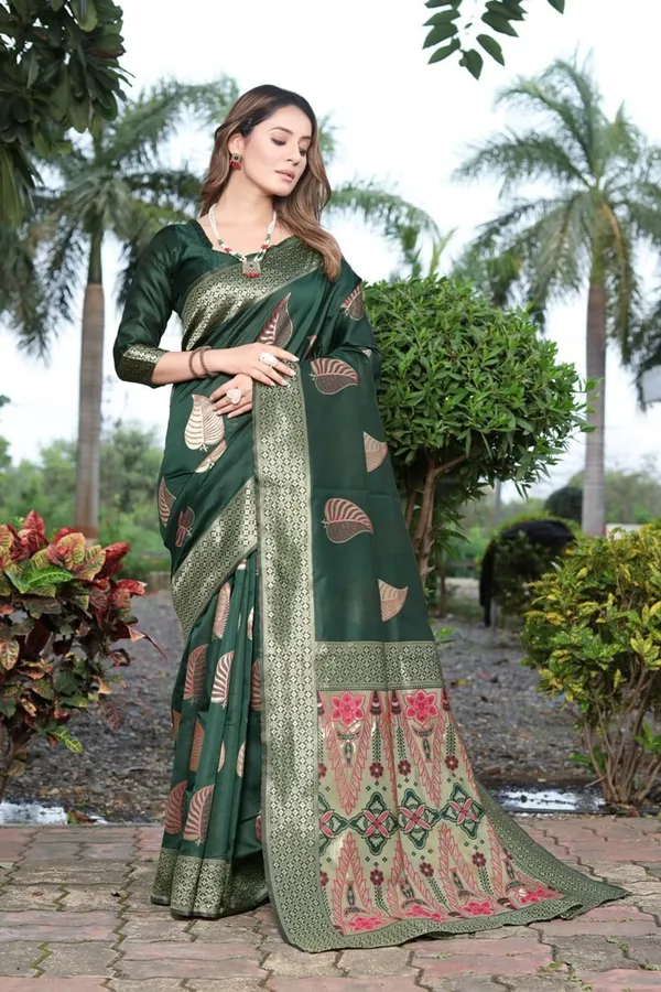 Green_Banarasi_Silk_Traditional_Wear_Saree