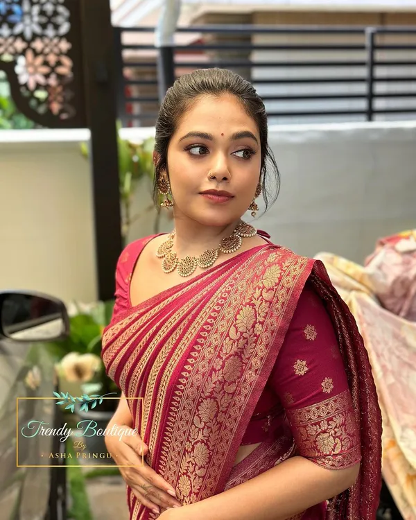 Maroon_Banarasi_Silk_Traditional_Wear_Saree