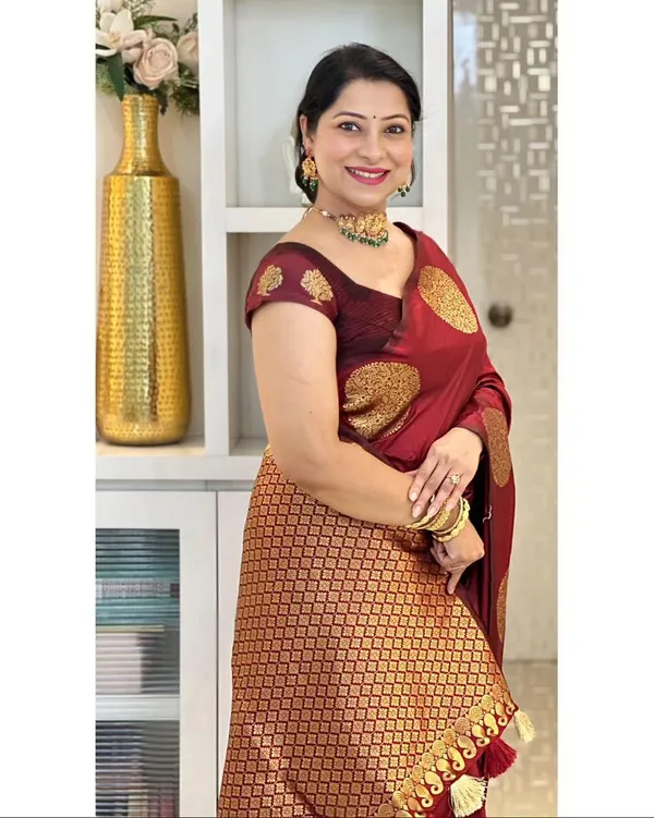 Maroon_Banarasi_Silk_Traditional_Wear_Saree