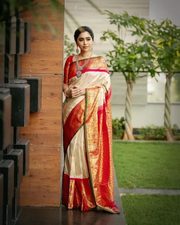 Off_White_Banarasi_Silk_Traditional_Wear_Saree