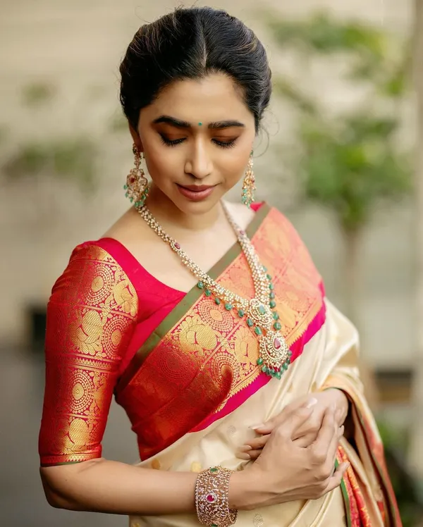 Off_White_Banarasi_Silk_Traditional_Wear_Saree