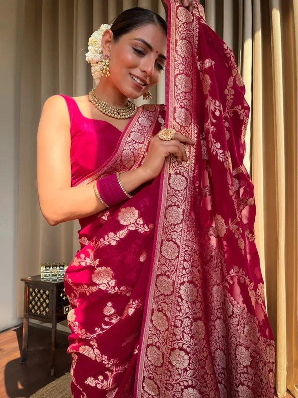 Pink_Banarasi_Silk_Traditional_Wear_Saree