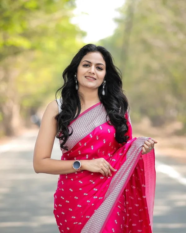Pink_Banarasi_Silk_Traditional_Wear_Saree