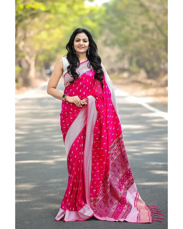 Pink_Banarasi_Silk_Traditional_Wear_Saree