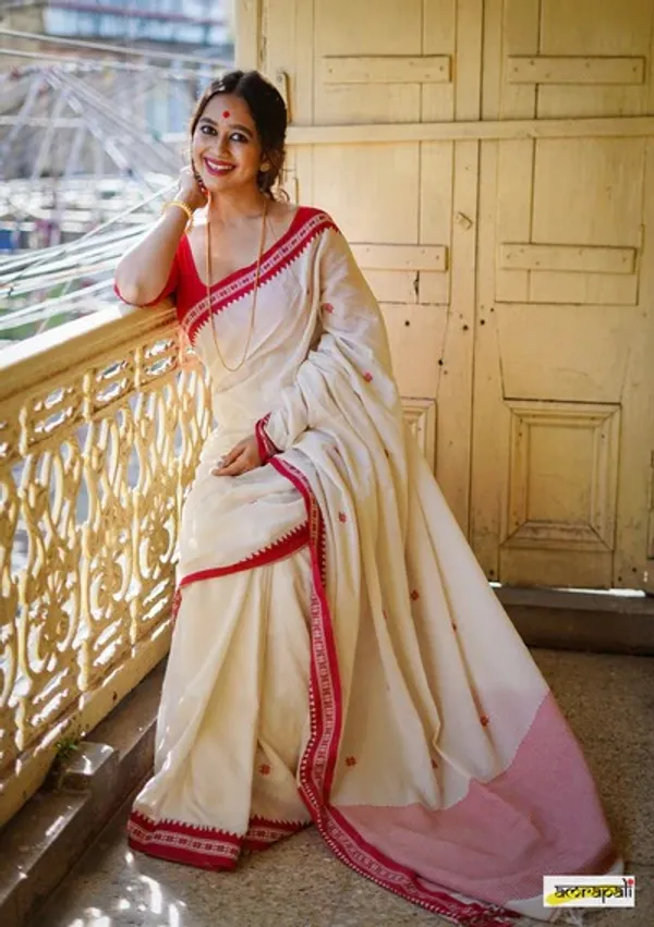 Cream_Banarasi_Silk_Traditional_Wear_Saree