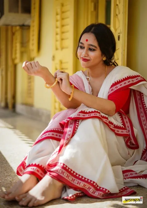Cream_Banarasi_Silk_Traditional_Wear_Saree