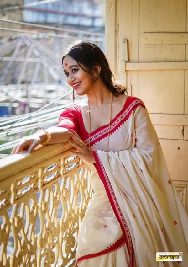 Cream_Banarasi_Silk_Traditional_Wear_Saree