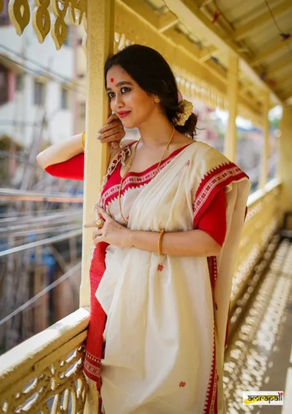 Cream_Banarasi_Silk_Traditional_Wear_Saree