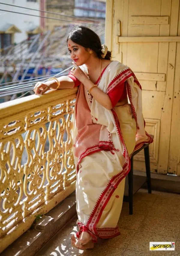 Cream_Banarasi_Silk_Traditional_Wear_Saree