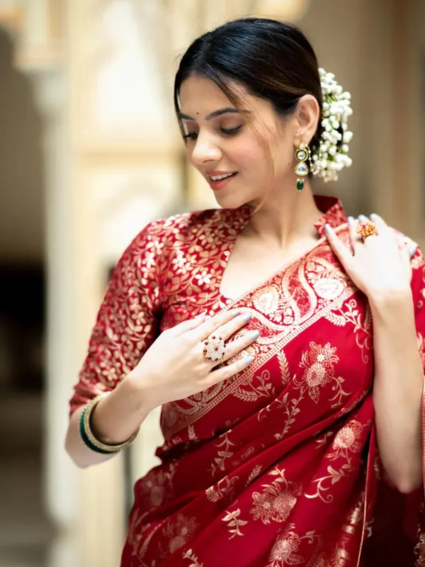 Red_Banarasi_Silk_Traditional_Wear_Saree