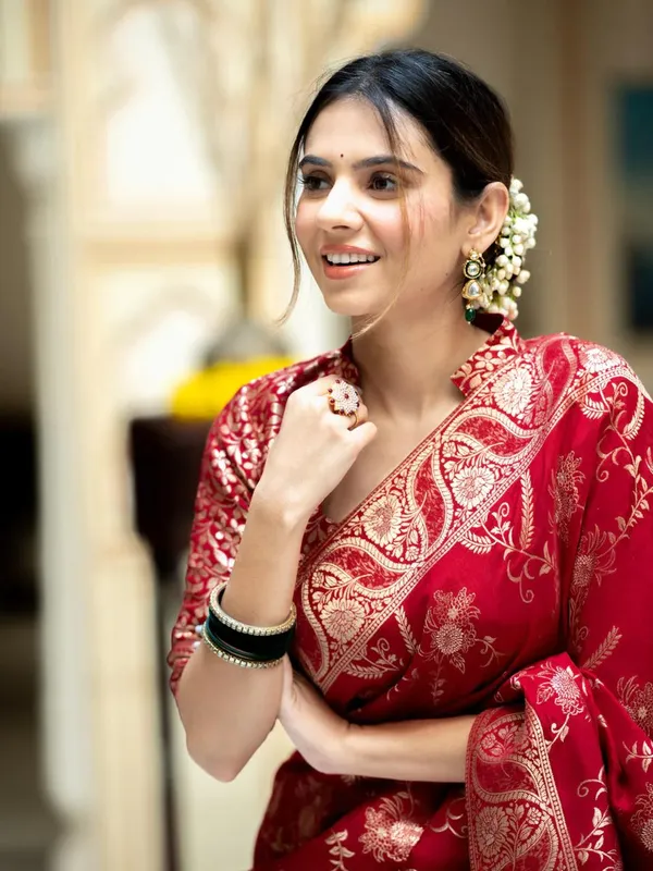 Red_Banarasi_Silk_Traditional_Wear_Saree