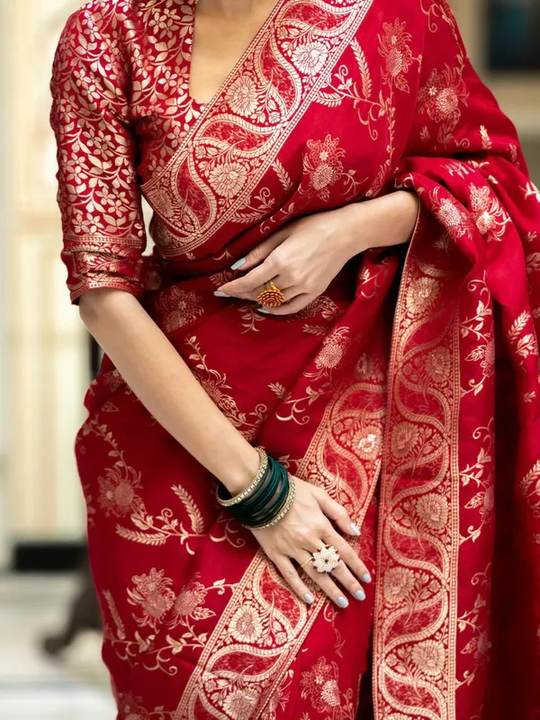 Red_Banarasi_Silk_Traditional_Wear_Saree
