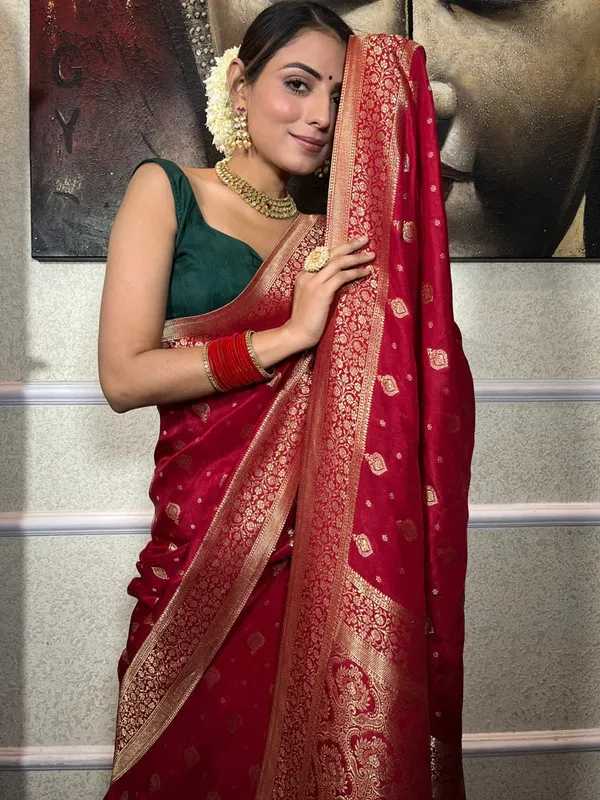 Red_Banarasi_Silk_Traditional_Wear_Saree